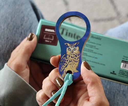Pocket magnifying glass with cord