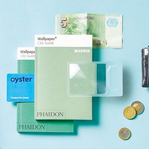 Magnifying glass "Credit Card"